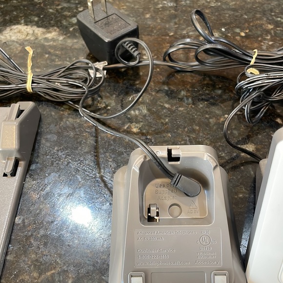 AT&T 2 Handset Cordless Phone with Answering System - Picture 9 of 11